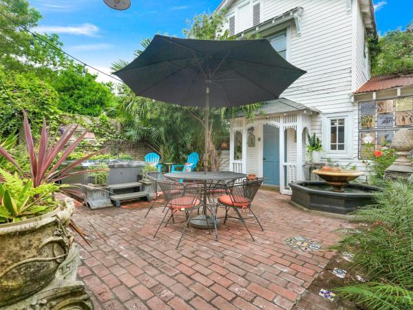 Historic Inn in the Marigny, blocks to French Quarter : photo 5 de la chambre chambre lit king-size deluxe