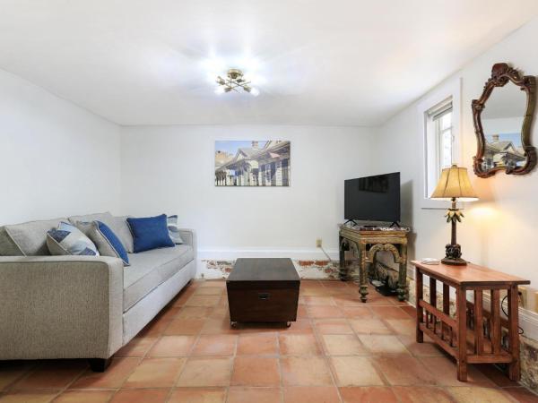 Historic Inn in the Marigny, blocks to French Quarter : photo 2 de la chambre gîte 1 chambre