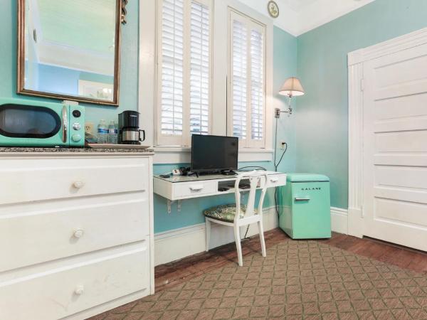 Historic Inn in the Marigny, blocks to French Quarter : photo 3 de la chambre chambre lit king-size deluxe