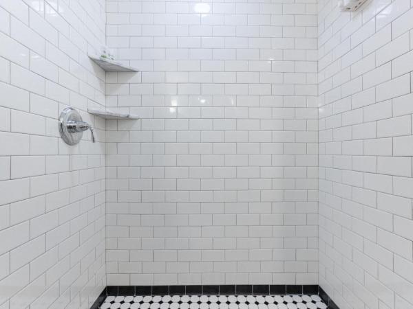 Historic Inn in the Marigny, blocks to French Quarter : photo 4 de la chambre chambre lit king-size deluxe