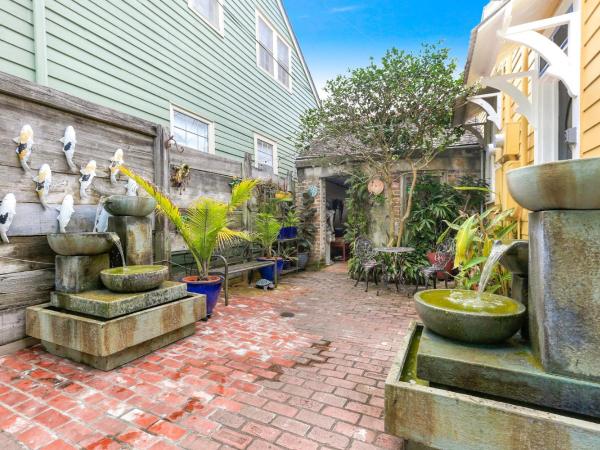 Historic Inn in the Marigny, blocks to French Quarter : photo 8 de la chambre chambre lit king-size deluxe