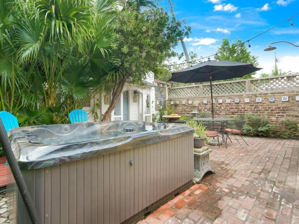 Historic Inn in the Marigny, blocks to French Quarter : photo 9 de la chambre chambre lit king-size deluxe