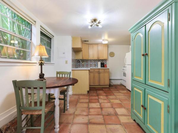 Historic Inn in the Marigny, blocks to French Quarter : photo 3 de la chambre gîte 1 chambre