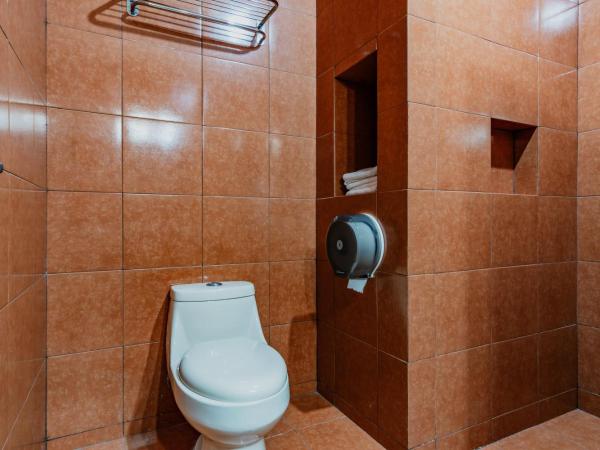 Hotel Siglo 21 Merida : photo 10 de la chambre chambre double supérieure avec deux lits doubles