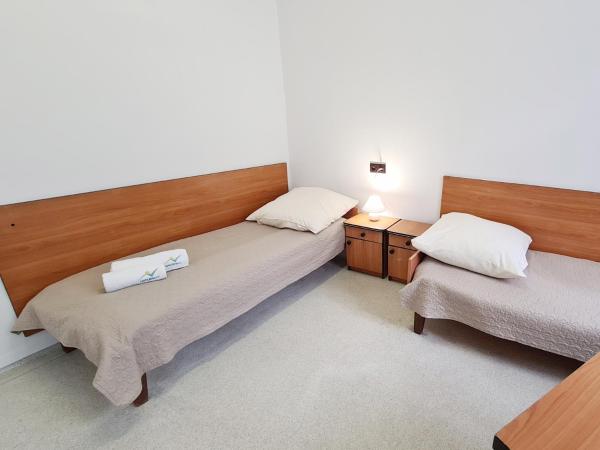 CKS Wrocław - Centrum Konferencyjno-Szkoleniowe CS Natura Tour : photo 3 de la chambre chambre double avec salle de bains privative