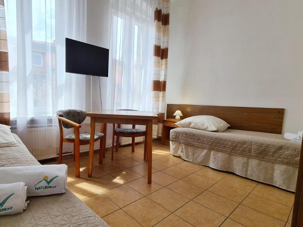 CKS Wrocław - Centrum Konferencyjno-Szkoleniowe CS Natura Tour : photo 7 de la chambre chambre double avec salle de bains privative