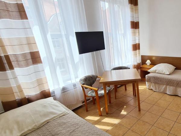 CKS Wrocław - Centrum Konferencyjno-Szkoleniowe CS Natura Tour : photo 8 de la chambre chambre double avec salle de bains privative