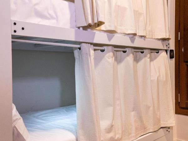 4U Hostel : photo 2 de la chambre lit dans dortoir mixte de 8 lits 