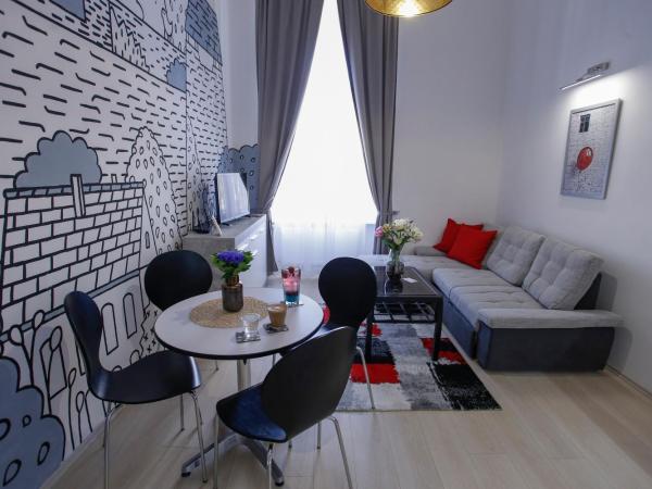 Uránia Apartmanház : photo 8 de la chambre appartement en duplex