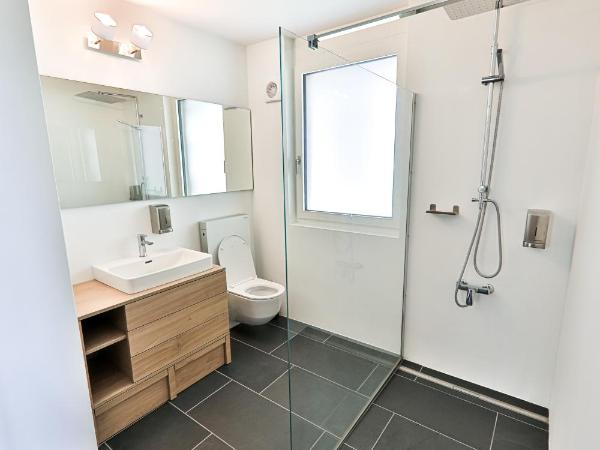 Young Backpackers Homestay : photo 6 de la chambre chambre double Économique avec salle de bains commune