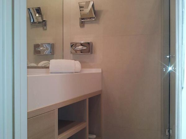 Hôtel de Provence : photo 8 de la chambre studio raphaël - situé à 100 mètres de l'hôtel