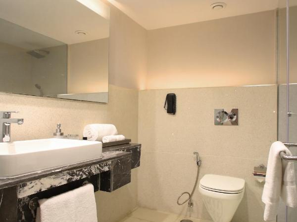 Sarovar Premiere Jaipur : photo 4 de la chambre deluxe king room: avail 20% discount on fnb & (1+1 happy hour from 1pm - 11pm on selected brands at lattice bar)