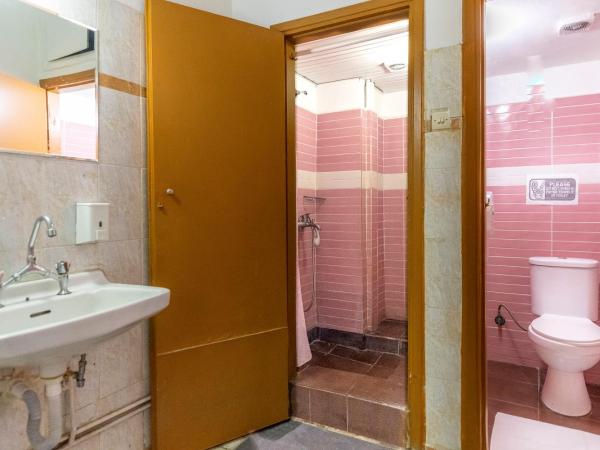 Sparta Team Hotel : photo 4 de la chambre chambre double ou lits jumeaux avec salle de bains commune