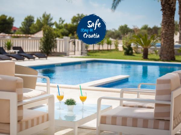 Hotel Perla : photo 1 de la chambre chambre familiale