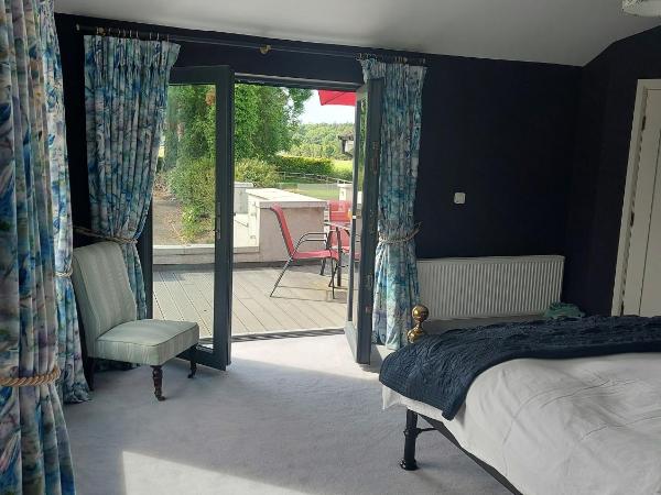 Coolcormack Stud B&B : photo 1 de la chambre chambre double avec balcon