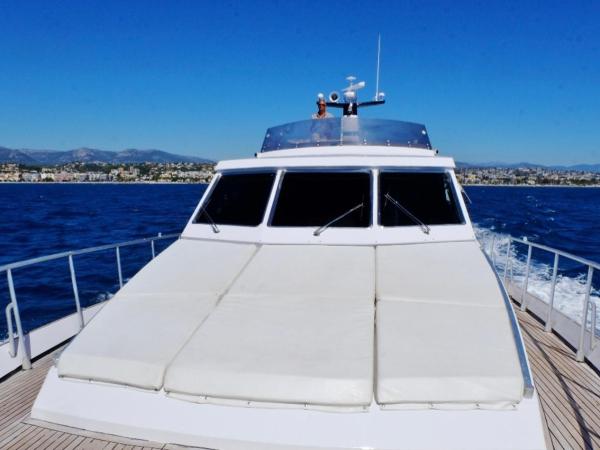 Yacht Charter Nice Cannes Antibes : photo 9 de la chambre mobile home