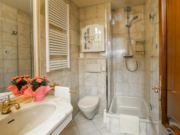 Hotel Palais Porcia : photo 4 de la chambre chambre double standard