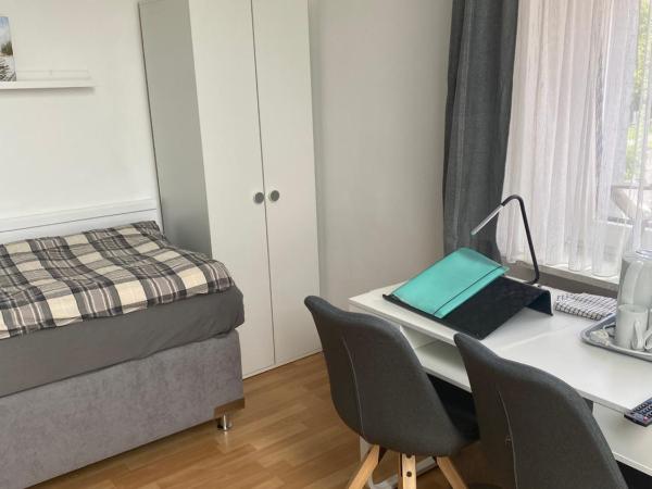 Pension Pagalies : photo 6 de la chambre chambre lits jumeaux avec salle de bains privative