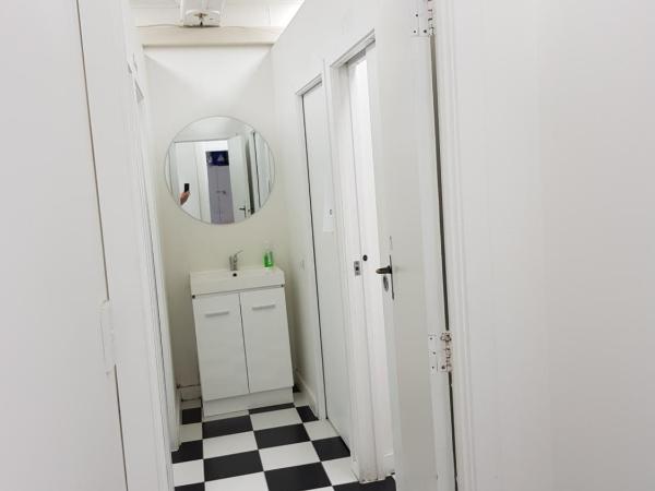 HIT Hostel : photo 8 de la chambre chambre double avec salle de bains commune