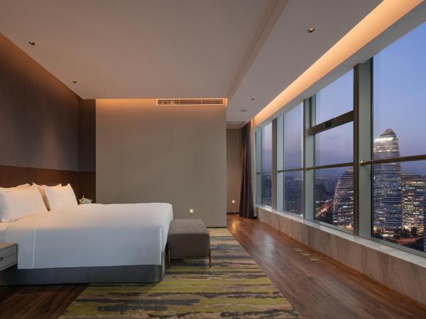 Holiday Inn Beijing Focus Square, an IHG Hotel : photo 2 de la chambre suite lit king-size - vue panoramique