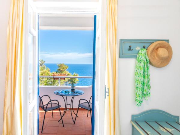 Hotel Grazia alla Scannella : photo 4 de la chambre chambre double deluxe avec balcon - vue sur mer