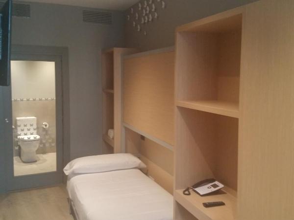 Hotel Atalaia : photo 3 de la chambre chambre quadruple avec balcon 
