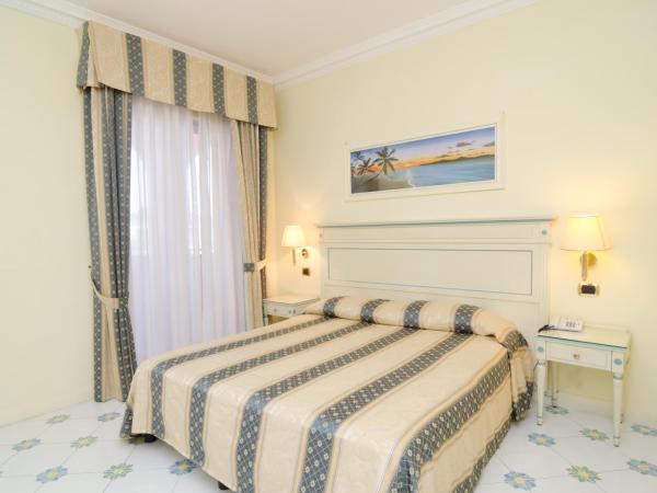 Hotel Flora Wellness & Beauty : photo 5 de la chambre chambre double ou lits jumeaux supérieure avec balcon