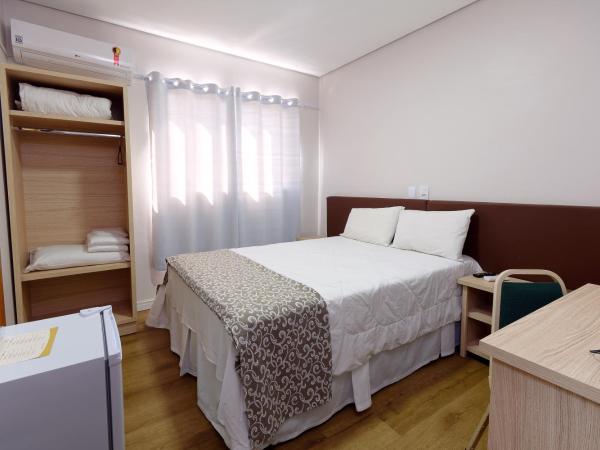 Fênix Hotel Bom Retiro : photo 1 de la chambre chambre double