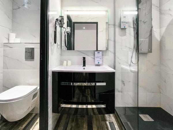 Kyriad Marseille Blancarde - Timone : photo 4 de la chambre appartement 1 chambre - 1 lit double 1 canapé-lit