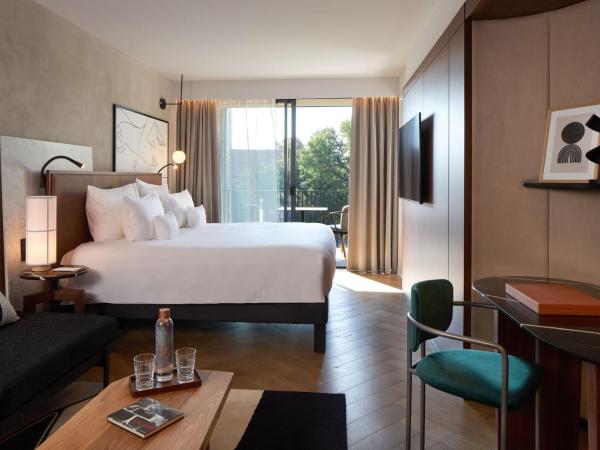 L'Esquisse Hotel & Spa Colmar - Mgallery : photo 4 de la chambre chambre lit king-size exécutive avec balcon - vue sur parc