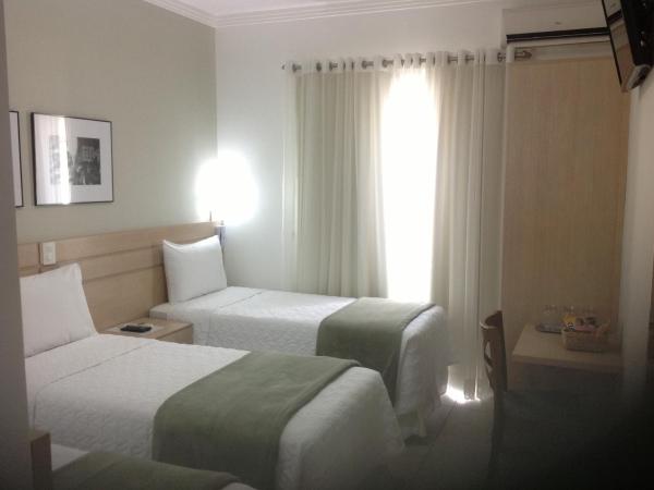 Upper Hotel : photo 3 de la chambre chambre triple standard