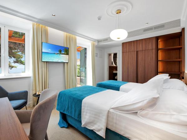 Villa Orabelle : photo 5 de la chambre chambre supérieure avec terrasse - vue sur mer