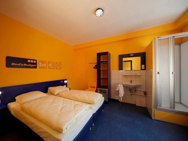 Bed'nBudget Expo-Hostel Dorms : photo 2 de la chambre chambre double avec douche