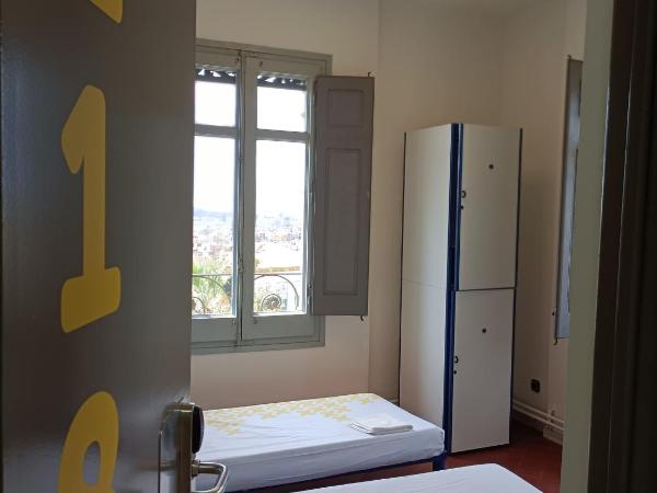 Alberg Barcelona Xanascat : photo 2 de la chambre chambre lits jumeaux avec baignoire