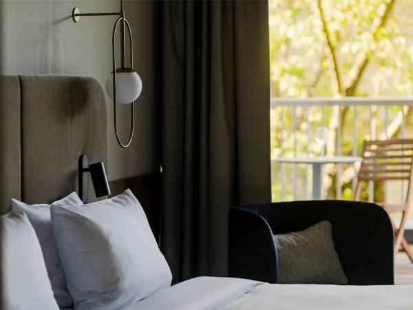 Royal Tulip Sand Kolobrzeg : photo 3 de la chambre chambre familiale 1 lit king-size avec balcon et canapé-lit