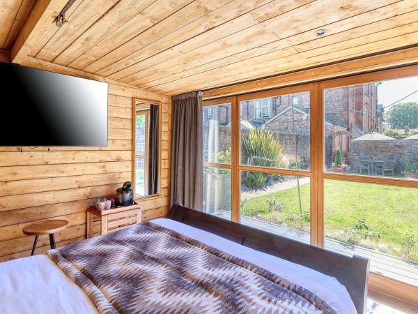 Clementine's Guest House : photo 3 de la chambre suite - vue sur jardin