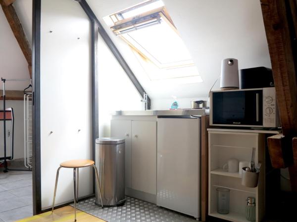 Les Abeilles : photo 3 de la chambre chambre quadruple avec salle de bains privative