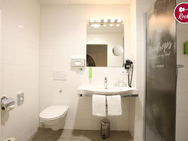 arte Hotel Wien Stadthalle : photo 6 de la chambre chambre double premium rock and roll