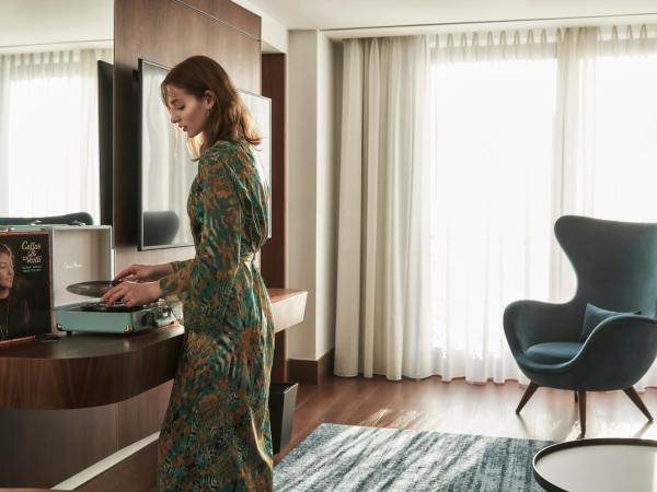 Athens Capital Center Hotel - MGallery Collection : photo 6 de la chambre suite lit king-size exécutive