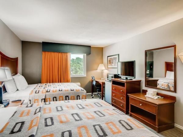 Orangewood Inn and Suites Midtown : photo 2 de la chambre chambre lit queen-size 