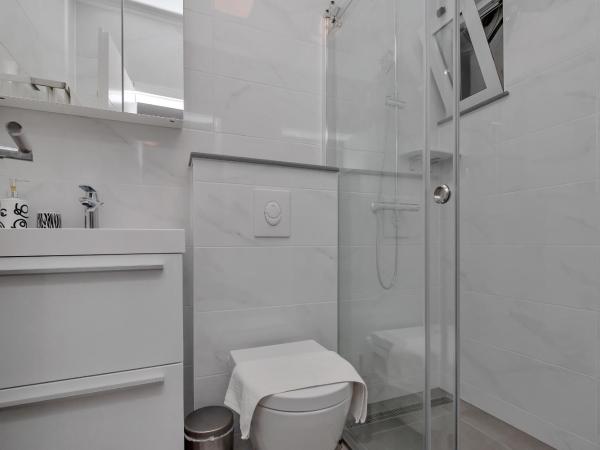 Pension Dijakovic : photo 3 de la chambre studio avec vue sur jardin