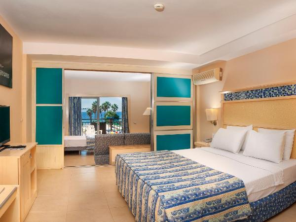 Ephesia Holiday Beach Club : photo 3 de la chambre chambre familiale (2 adultes + 2 enfants) avec vue sur la mer