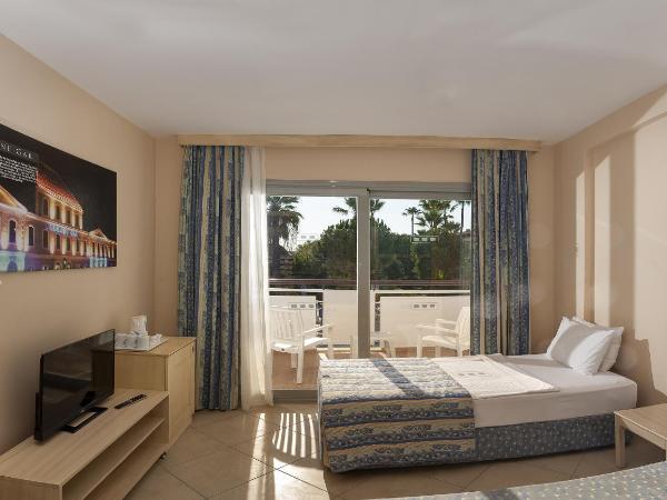Ephesia Holiday Beach Club : photo 3 de la chambre chambre familiale - vue sur terres (2 adultes + 2 enfants)