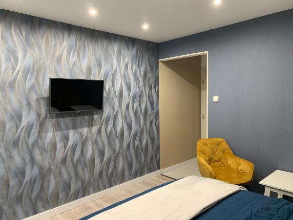 Hollik Apartmanház : photo 6 de la chambre chambre lit queen-size avec balcon