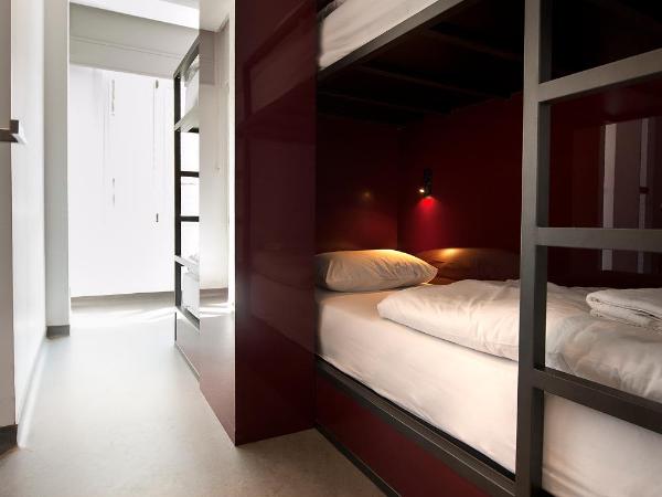 Wabi Hostels : photo 6 de la chambre lit dans dortoir pour femmes de 6 lits avec salle de bains privative
