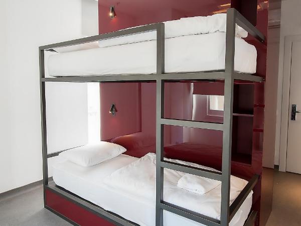 Wabi Hostels : photo 7 de la chambre lit dans dortoir pour femmes de 6 lits avec salle de bains privative