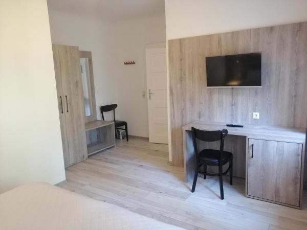 Pension Der Kretaner : photo 6 de la chambre chambre double - vue sur jardin