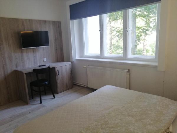 Pension Der Kretaner : photo 8 de la chambre chambre double - vue sur jardin