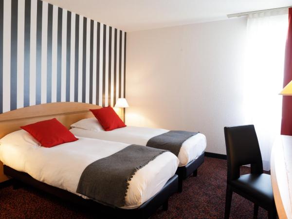 Logis L'Orée de Chartres - Barjouville : photo 2 de la chambre chambre double ou lits jumeaux supérieure