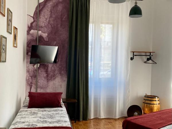 B&B Monteverdi L'Arancio : photo 6 de la chambre chambre triple avec salle de bains privative séparée